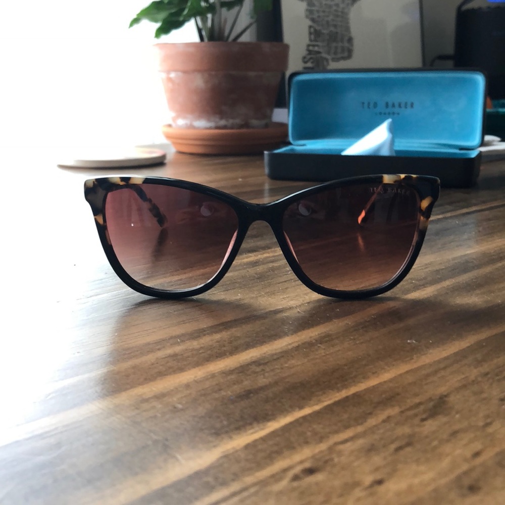 NWOT Ted Baker Cat Eye Sunglasses
